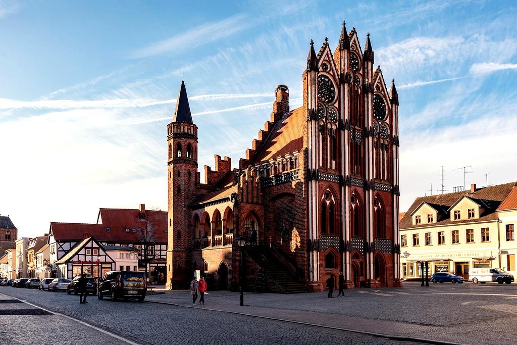 Sarah Johnson, Content Editor